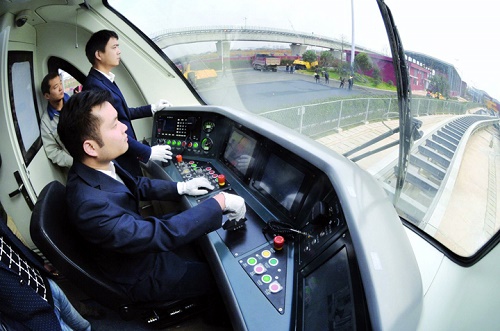 考火車司機必須是在職人員嗎？
