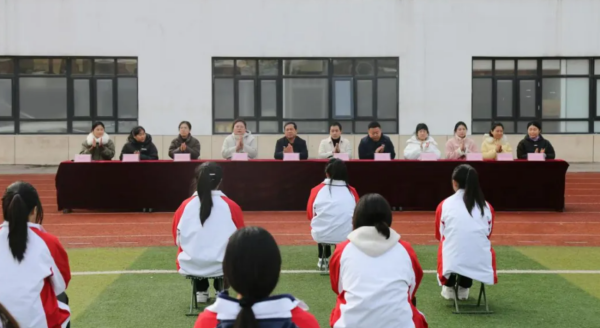 石家莊東華鐵路學(xué)?？瓦\(yùn)服務(wù)禮儀技能大賽